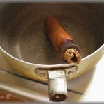 【冷めた】大事なキッチン用品を雑に扱って次々壊す彼に、気に入ってた片手鍋の枝を焦がされた。それ以降、彼は鍋の枝を手前にするようになり、私「危ないでしょ！」彼「また焦がして怒られるじゃん」そんなある日、とうとうやらかされた！