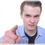 【クズ】嫁が料理中のキッチンに行った。俺「！？なにやってんだ！（料理を流しにザバー）」→俺「ってことがあってさぁ」母「あんたが馬鹿だ！」俺「…え？」