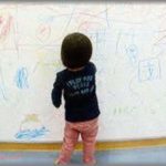 【スカッとする話】コトメのクソガキが、我が家の白壁に思いっきり落書きしやがった。そしたらコトメが一言「まあまあいいじゃないの、どうせ将来はこの子のものになるんだし」