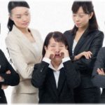 【怖すぎｗ】入社して３ヶ月、昼休みに突然同僚パートさん４人に囲まれて倉庫に連れて行かれて吊し上げられた！