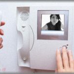 【衝撃体験】夜11時過ぎ、園ママSから電話「家の前にいるから出てきて」断ると「じゃあ警察に言うわよ！」とわけのわからないことを言い、ドアをドンドン叩き続けて「出てきなさい！ドロボー！」と発狂　→　真相