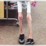 【衝撃体験】カフェで隣に座った親子が衝撃的だった。母親は病的なほど痩せてて、子供はすごい勢いでデザートをかきこんでた。そして母親は…。