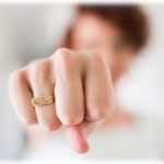 【修羅場】知人の子を預かって知人の家にいると婦人が入ってきた。婦人「死ね！（ボコボコ」実はこの婦人も被害者で、本当の加害者は…。