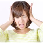 【因果応報】夜中に騒音を出す住人に苦情を出すとさらにうるさくされ両親は引っ越した→両親は引っ越し大正解！騒音住人は…