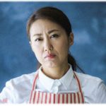 【ムカつく話】出産したコトメのために赤飯とケーキを出したら、手で食器ごと床に落とされた。コトメ「ご機嫌取りのつもり！？」私「義妹ちゃんに喜んで欲しくて…」コトメ「喜んでほしいなら出てって！」そして数日後、帰宅して部屋に入ると、強烈な臭さと衝撃的な光景が・・・！