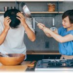 【冷めた話】俺「味付けちょっと濃くない？」嫁「レシピより薄味で作ってるのに味濃いとかおかしくない？」俺「いやこれ、惣菜買ってきて盛り付けてるんでしょ？」→ 嫁発狂。こんなことの繰り返しが嫌になって、とうとう離婚を切り出したら・・・