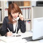 【ウザい話】電話の取次ぎの事で文句を言われた。社員「母からとか言わないで」私「どのようにお呼びすれば？」社員「」私「はぁ？」