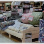 【衝撃体験】デパートに勤めてた時、男性社員に呼ばれ寝具売り場に連れて行かれた。そこにあるベッドの上には衝撃的な光景が…。