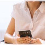 【衝撃体験】夫の携帯に届いたLINE『大好き！』私「浮気か。そうだよね私みたいな女…」すると階段から大きな音がして…。