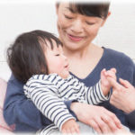 【うちのトメ】超ダブスタのトメ。早産で未熟児のコトメ子に向かって「お母さんに早く会いたくて、慌てて出て来ちゃったのよ。良い子ね！」かたやなかなか産まれず仮死産で産まれてきた私の子に向かって言った言葉は・・・