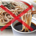 【DQN】結婚を前提にお付き合いしてた彼氏とその両親「そばアレルギー？美味しいものを食べたことないのねw少しずつ食べて慣れなさい！」　→ 数年後、悲劇は起こった