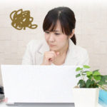 【ムカつく話】私だけ上司に残業を頼まれたのが気に入らない職場のオバサン。「私さんは残業代目当てで居眠りしながらダラダラ働いてる！」と騒ぎだして・・・