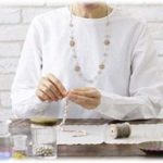 【泥ママ】ビーズ手芸が趣味の従姉妹が娘に可愛いストラップをプレゼントしてくれた。ところが学校でそれが盗まれ、従姉妹にそのことを話すと「子供の物を盗むなんて！」と今度はキーホルダーを送ってくれた。盗られたものの代わりかな？と思ってたら、実はそれは・・・