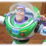 【泥ママ】子が大事にしてたバズ人形が無くなったんだが、ある大晦日…。友夫「お返ししますね。すいませんっした」我が家「？？？？」