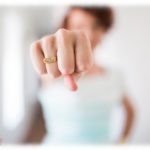 【クズ】事あるごとに私の頭を叩いたり蹴ったりする姑に反撃パンチしちゃった。そのことを今までの姑のいびりと共に旦那に報告すると…。