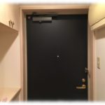 【武勇伝】？？「郵便で～す」私「（ドアスコープが塞がれてる…これは新聞の勧誘！レコーダー起動！）どちらさまですか」？？「郵便です」→ドアを開けると