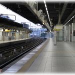 【イライラする話】ミニクラブでホステスをしていた頃、知らないおばさんにホームから突き落とされた。そのときはキチガイに遭遇したｗｗ程度に思って