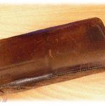 【相談】嫁は自分のものはほとんど買わない。財布もボロボロだったけど、嫁はこだわりもあるし働いたら買うって言ってた。でもある日見つけた財布を嫁にプレゼントしたんだ。そしたら嫁号泣。その理由は…