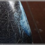 【壮絶】帰宅して部屋に入ると部屋が嵐の後よりひどい有様。棚についたガラスが割られ、中のゲーム一式とグッズがほとんどなく同人誌も数百冊単位でない。→