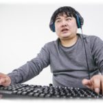 【愚痴】某ゲーム運営「お前差別的発言の連呼で垢BANな。これが通報があった会話ログ」俺「え、これダメなの…、これも…」