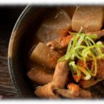 【衝撃体験】職場の女の子にモツ煮差し入れたら、なんやかんやで結婚式に招待された話。