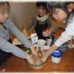 【修羅場】私は小学生の頃から、両親が共働きの従姉妹の家に毎日遊びに行って、ご飯を作ったり、ゲームをして遊んだた。従姉妹には双子の妹がいたんだけど、ある日その片方が亡くなった……