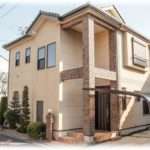 【スカッとする話】旦那は幼少期に母親に捨てられたが、一応結婚の報告をした。その後それなりの付き合いをしていたが、家を建てると義母に伝えたところ「私の部屋も作って！」だと。