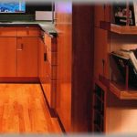 【恐ろしい】結婚して３年ちょっと経ち、私たちは子供のいない夫婦でウトメとは別居しています。しかし、なぜかウトが遊びに来るたびに裸で登場するのです。驚いて夫に抗議しても、夫は「もう親子なんだから」と平然としています。私は言葉を失いました。そんなある日、留守番を頼まれて台所を掃除していたら、料理本の間に大学のノートが挟まっているのを見つけました。興味本位で手に取ってみると、そこにはとんでもないタイトルが書かれていました。