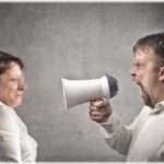 【泣ける話】モラハラな父親に追い出され、母親と共に貧しい生活を送っていたが、母親が再婚して状況が一変！