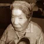 【不気味な体験談】昔、家族で晩飯を食べていたら、勝手口から急に着物姿の物凄い顔したばあさんが訪ねてきた。