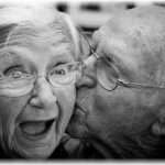 【ウルッとくる話】おばあちゃんが亡くなり、うちの頑固じじいが「ババァ俺の介護が嫌になって先に死にやがった」と悪態をついて、食事を拒否するようになり餓死した