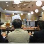 【イラッとする話】4歳の娘が回転寿司を美味しく食べていたら、隣のおっさんに「こんな100円の寿司モドキで旨いってかw」って言われた