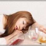 【健気な嫁】披露宴にて、酒を飲めない新郎に代わって酒を飲む新婦。顔色を変えずに飲み続ける新婦におっさん共が酒を飲ませ続けた結果……。