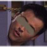 【ストーカー】私を執拗に誘ってくる上司が、それが原因でクビになった。その3ヶ月後、家に帰ると布団に醤油がかけられていた！直後、ドアの隙間から人が顔をだした！あの上司だった！