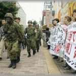 【ウルッとくる話】2年前旅行先で駐屯地祭に行った。入り口付近には自衛隊反対を叫ぶ例の変な団体が。その時女子高校生らしき一人の少女が集団の方へ…少女は毅然と言い放った。