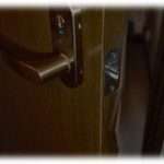 【修羅場】同サークルで同じ科の私たち5人はとても仲が良かった。ある日その5人で飲みにいくと、2人が泥酔状態になってしまい私の家に泊まることになった。ふと夜中目が覚めて、同じく目が覚めたらしい男友達とつまみでも買ってくるかと話しているとアノ声が…。えぇ…ここ私の家なんですけど…。